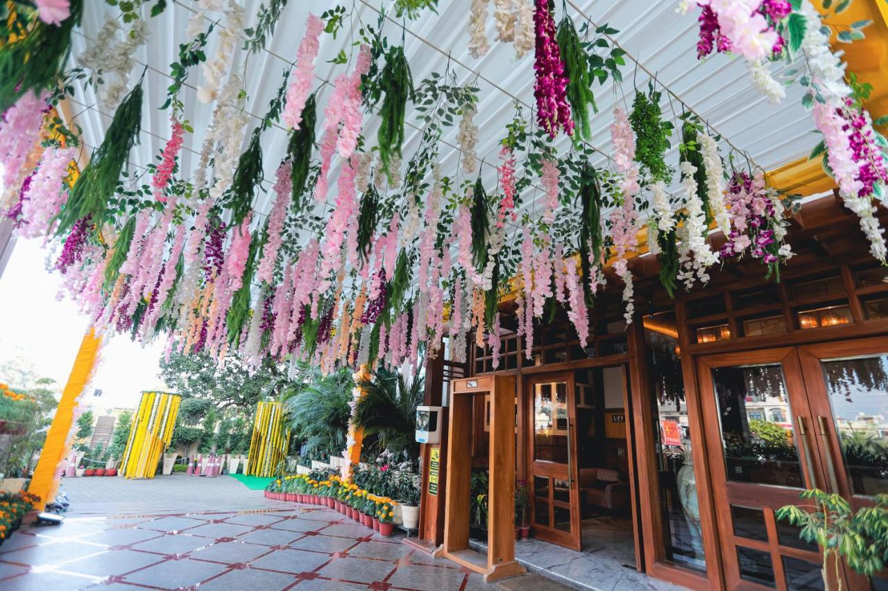 Hotel Saffron Leaf Dehradun Eksteriør bilde