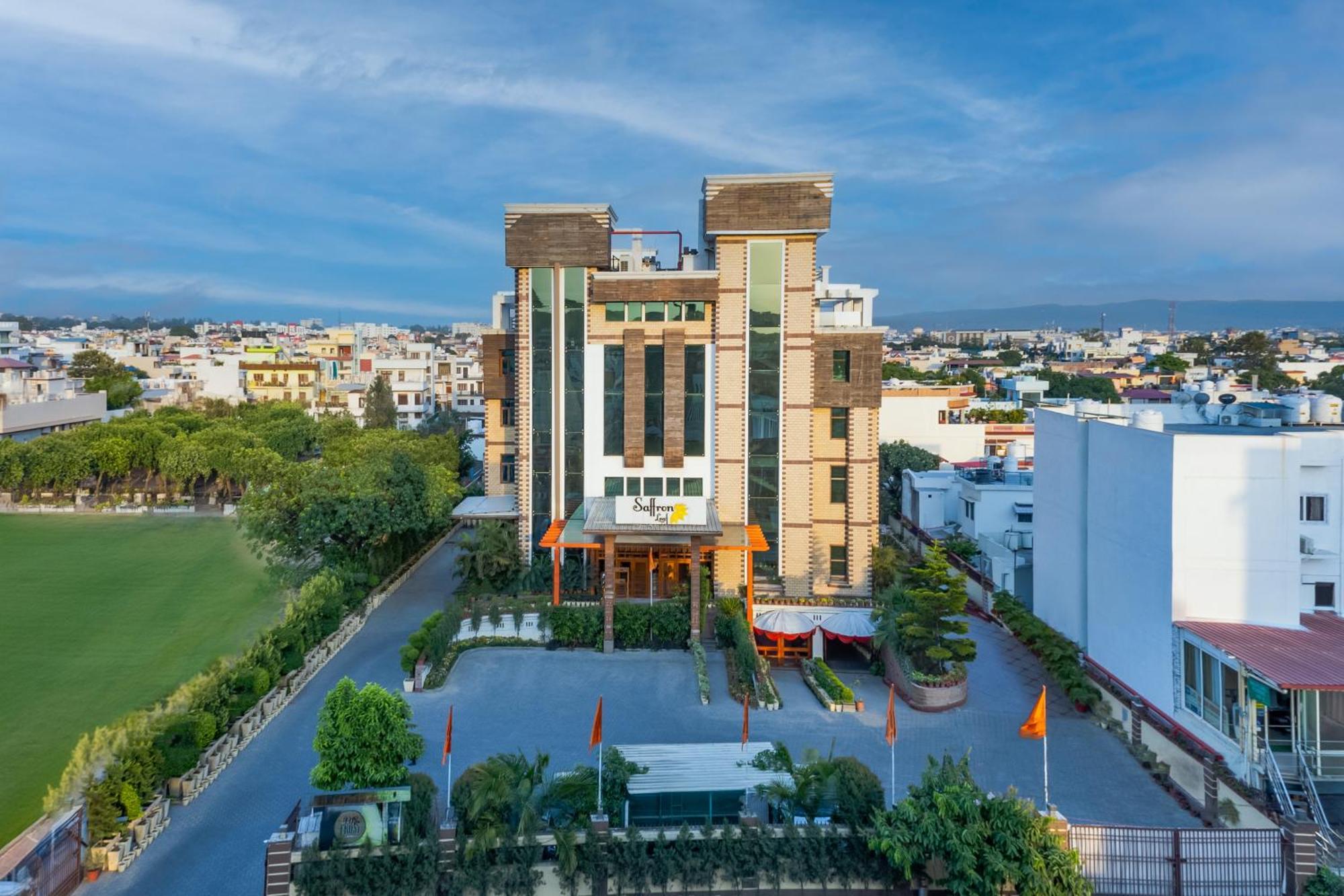Hotel Saffron Leaf Dehradun Eksteriør bilde