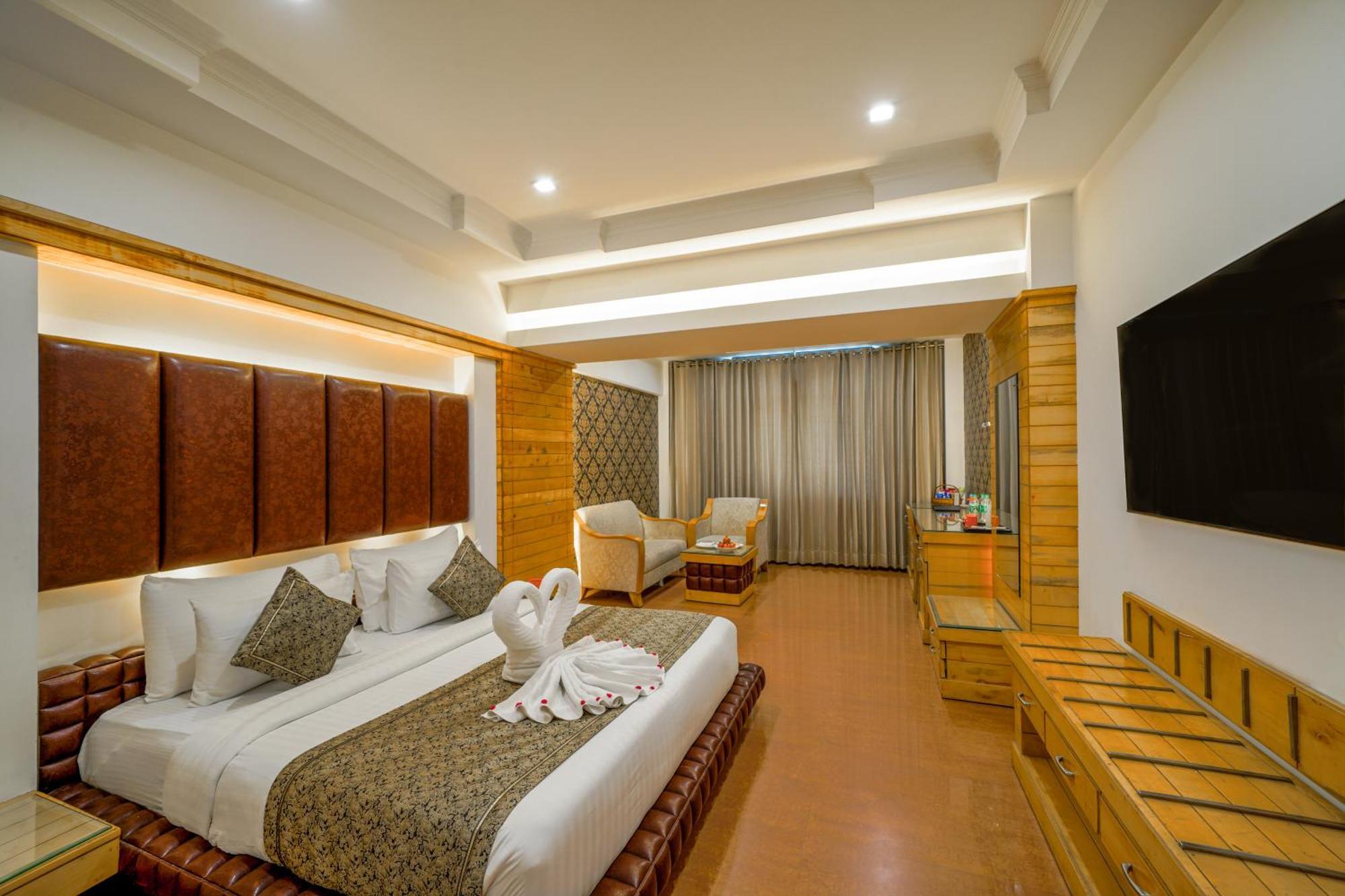 Hotel Saffron Leaf Dehradun Eksteriør bilde