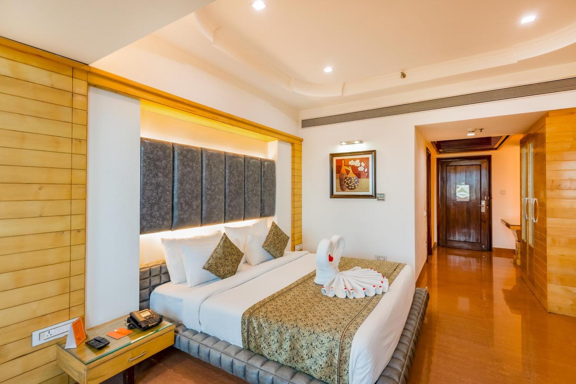 Hotel Saffron Leaf Dehradun Eksteriør bilde