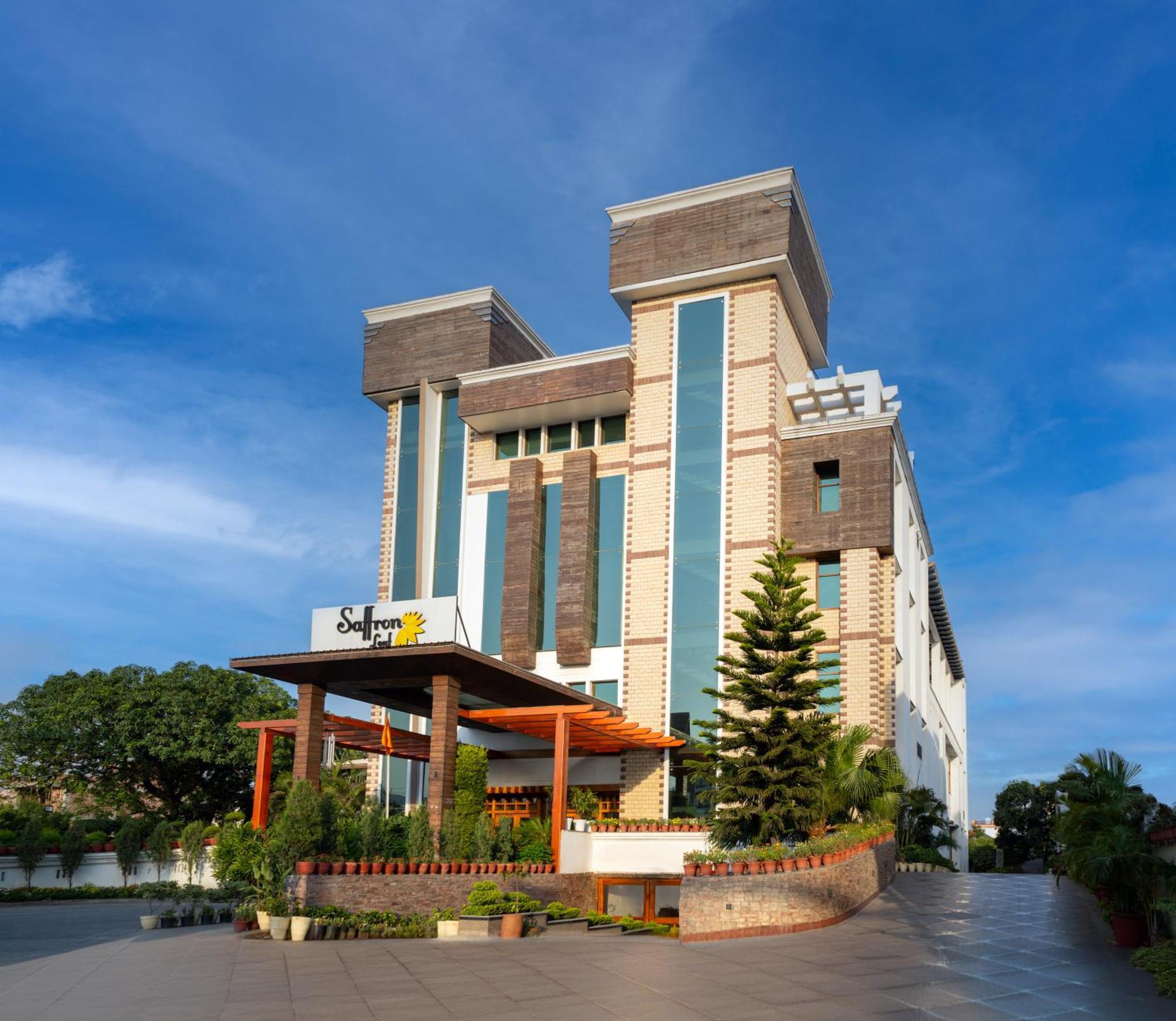 Hotel Saffron Leaf Dehradun Eksteriør bilde