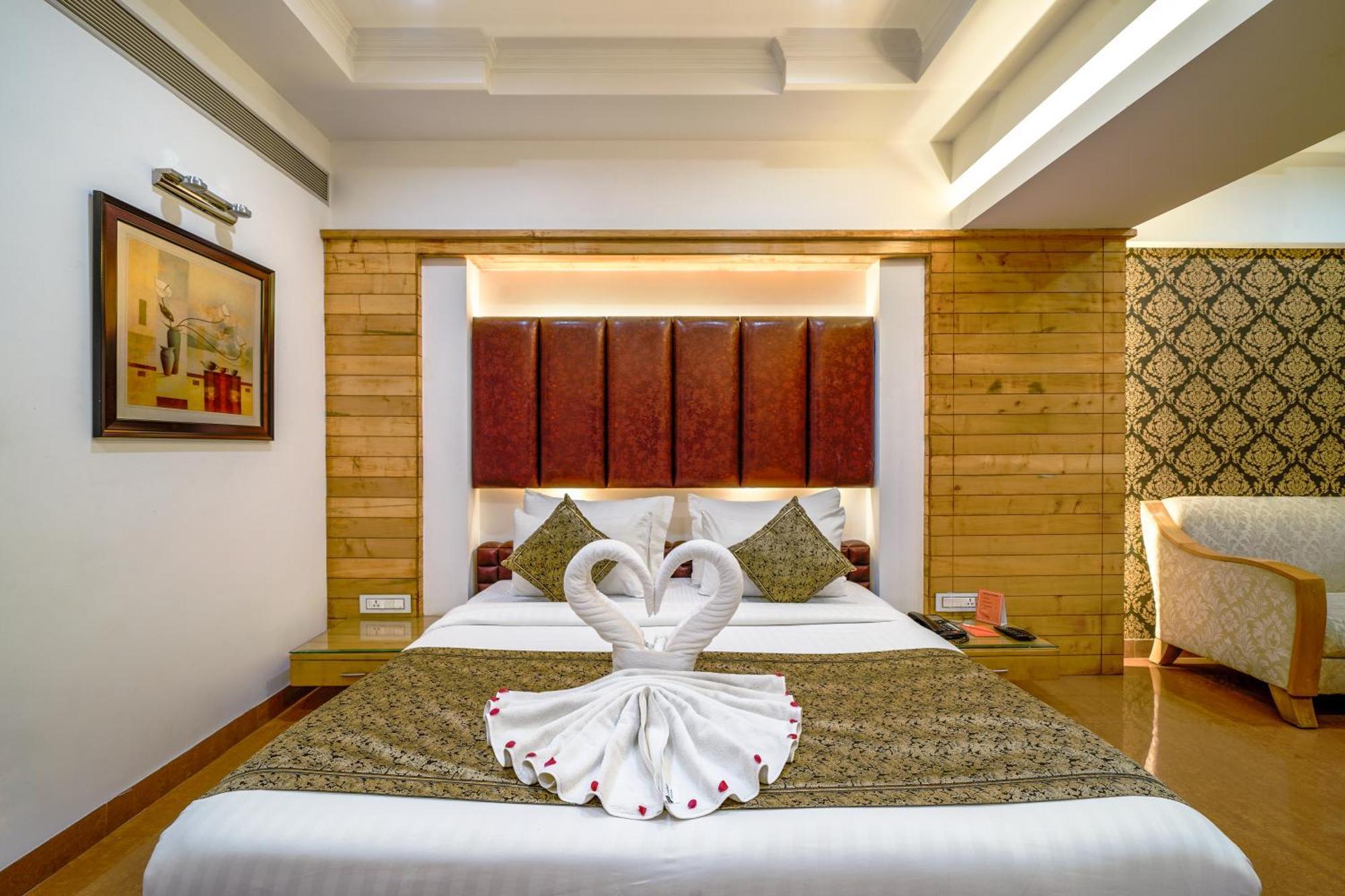 Hotel Saffron Leaf Dehradun Eksteriør bilde