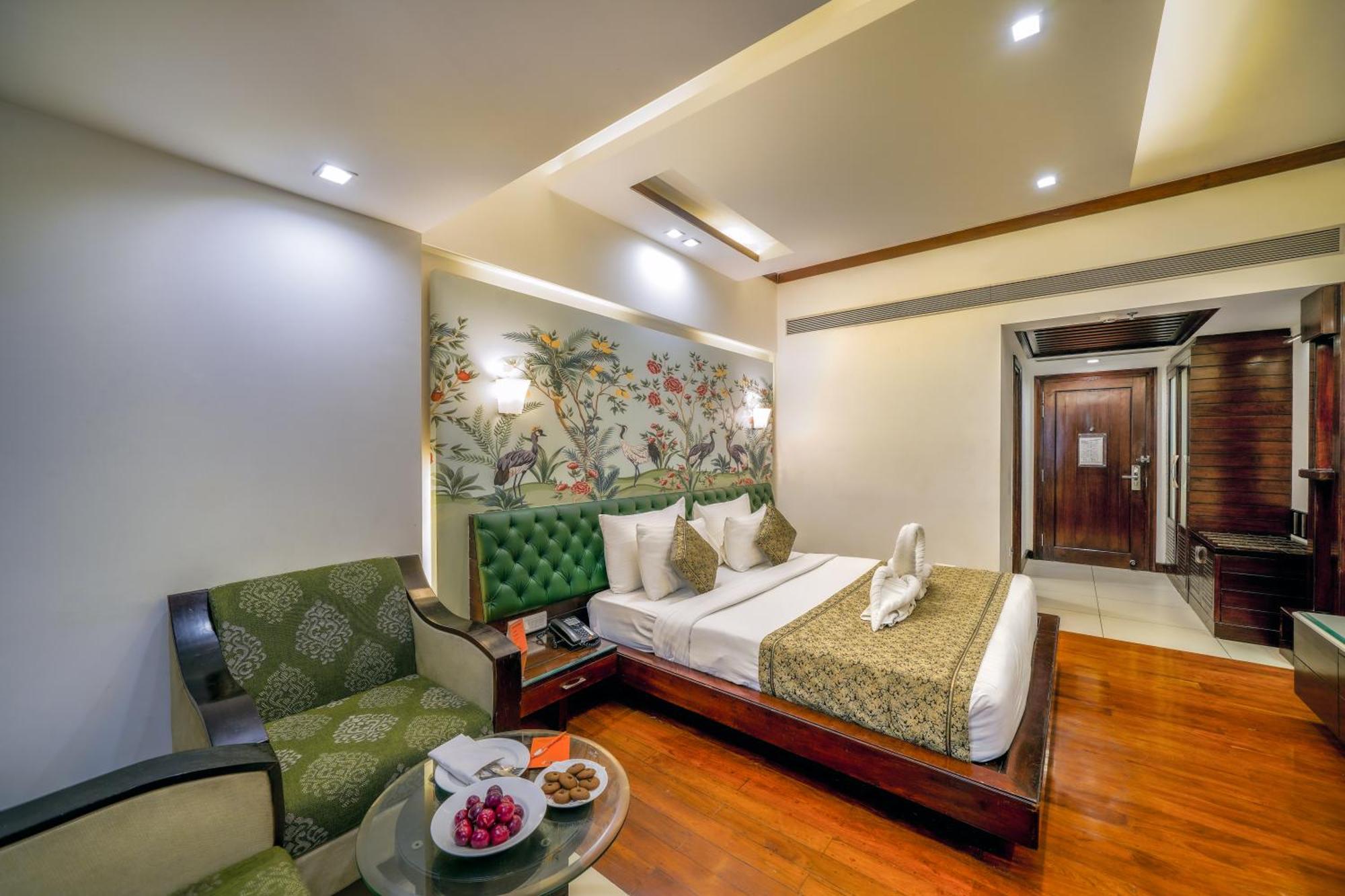 Hotel Saffron Leaf Dehradun Eksteriør bilde