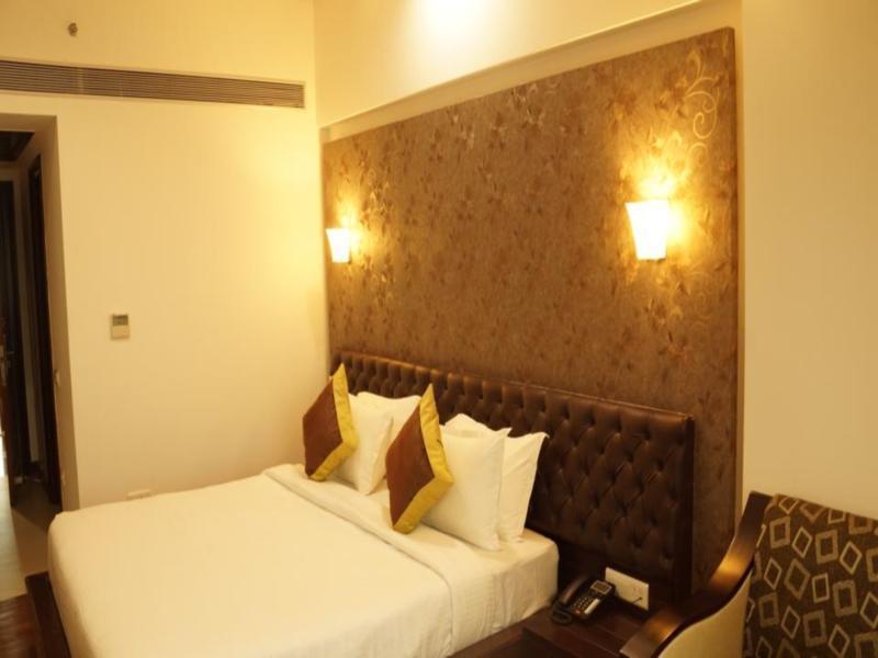 Hotel Saffron Leaf Dehradun Eksteriør bilde