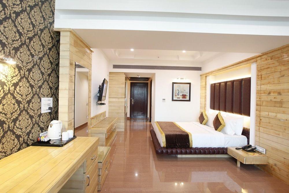 Hotel Saffron Leaf Dehradun Eksteriør bilde