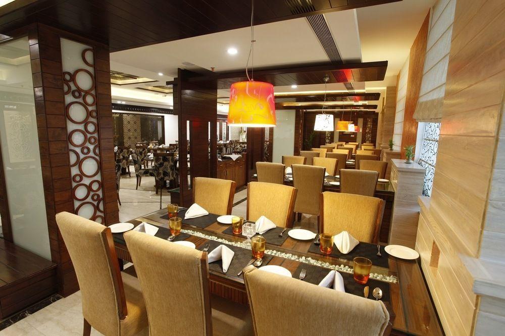 Hotel Saffron Leaf Dehradun Eksteriør bilde