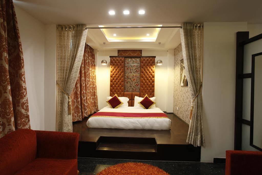 Hotel Saffron Leaf Dehradun Eksteriør bilde