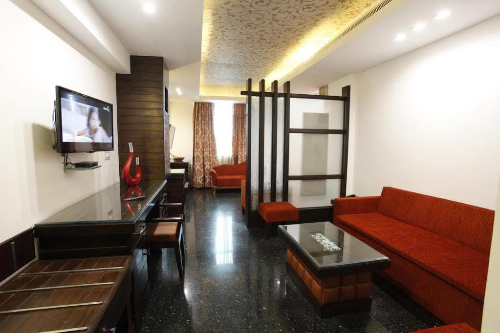 Hotel Saffron Leaf Dehradun Eksteriør bilde
