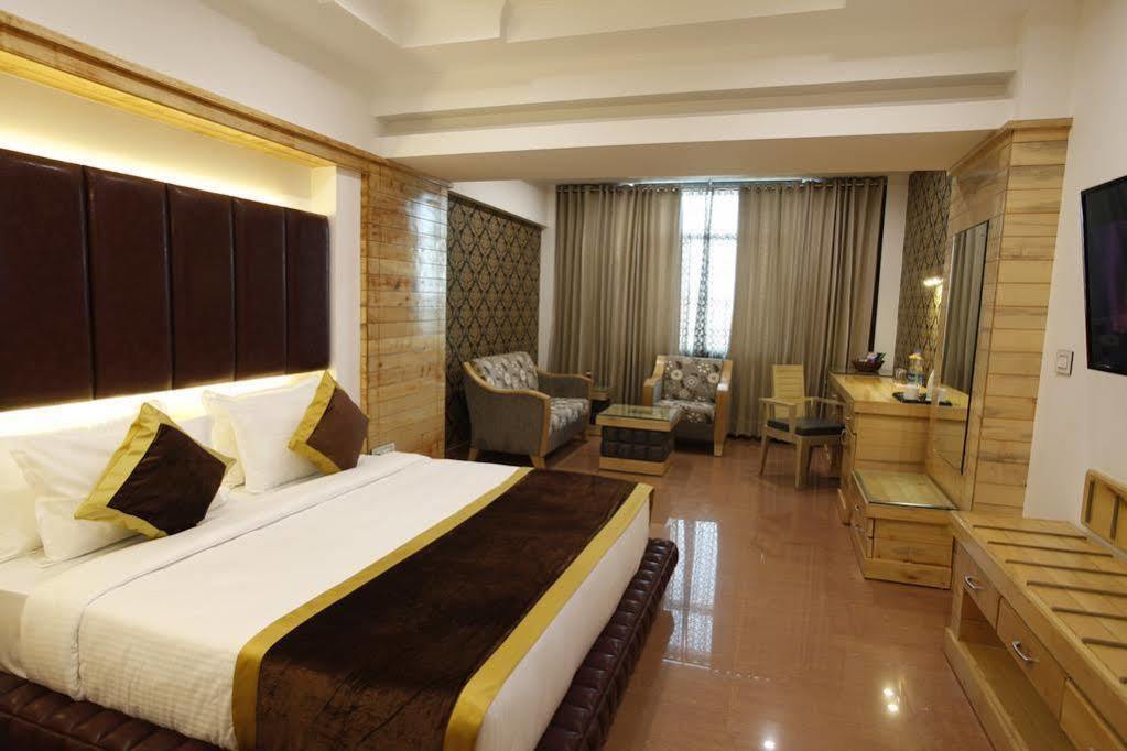 Hotel Saffron Leaf Dehradun Eksteriør bilde